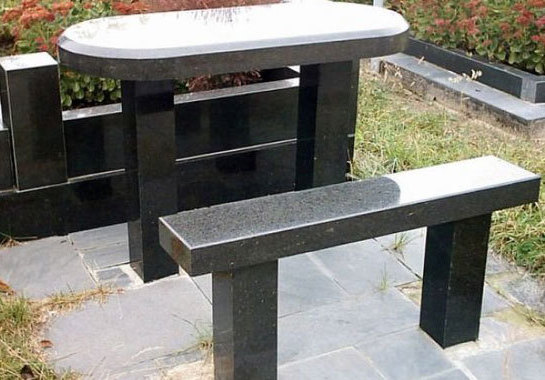 Гранитные столы на могилу